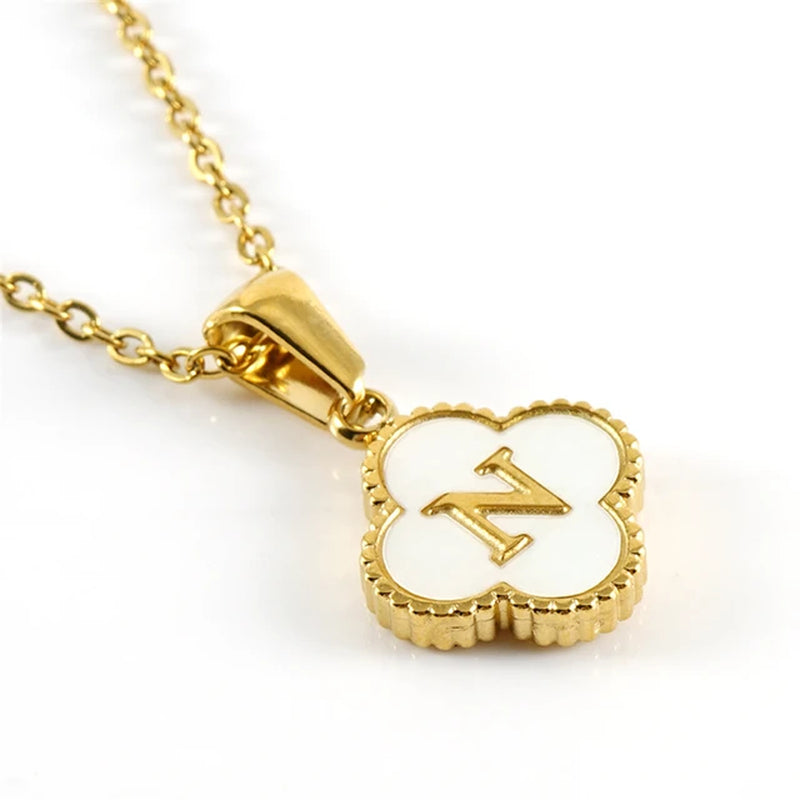 Collar de inicial en forma