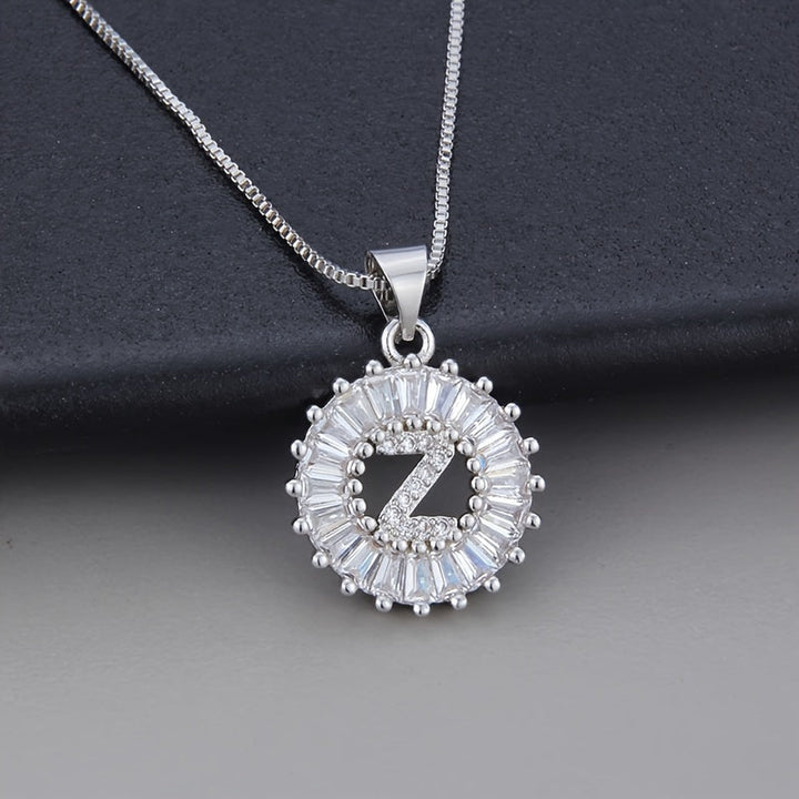 Collar Inicial con Circonitas Oro Blanco