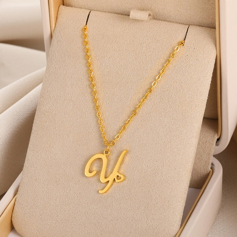 Collares con colgante de inicial