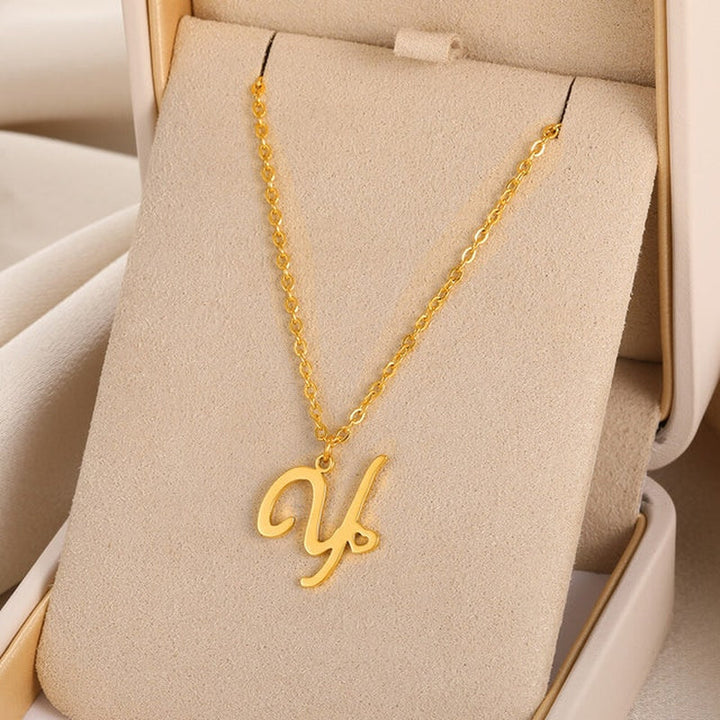 Collares con colgante de inicial