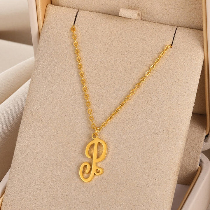 Collares con colgante de inicial