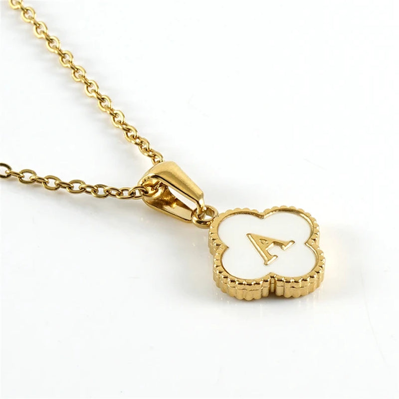 Collar de inicial en forma