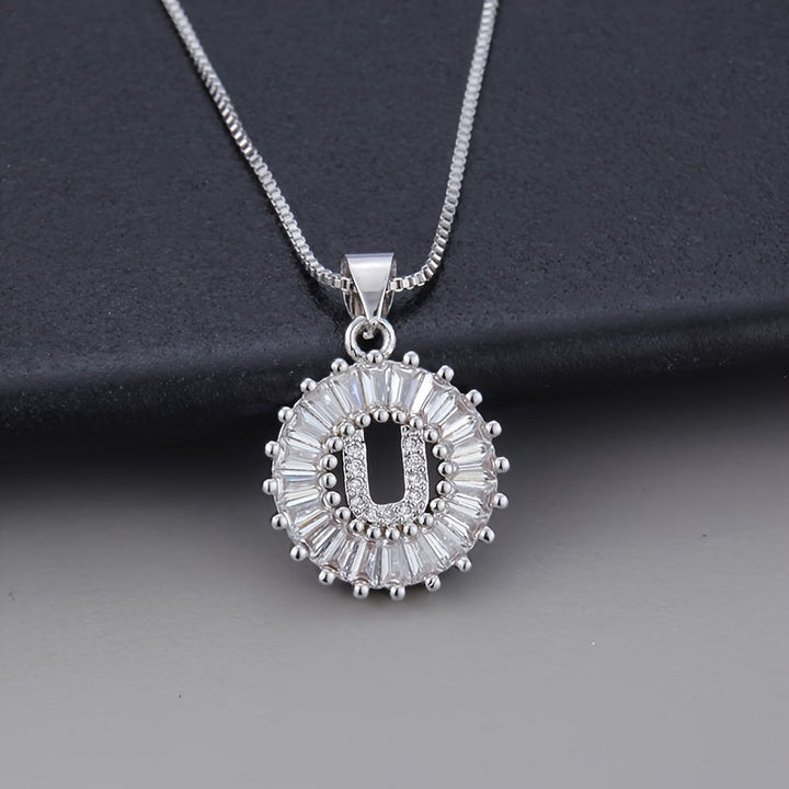 Collar Inicial con Circonitas Oro Blanco