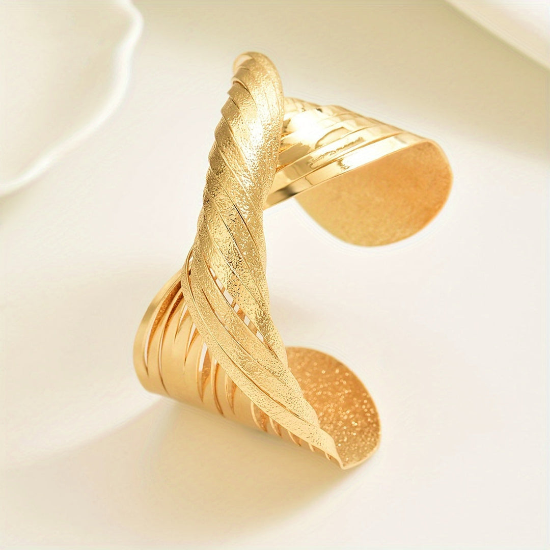 Brazalete Rígido Retorcido Oro Blanco Mate