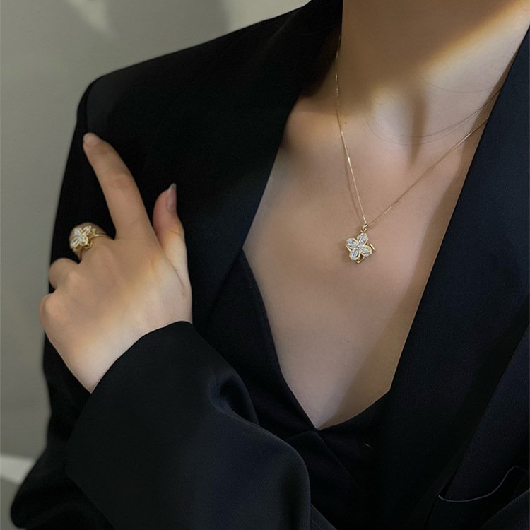 Set de anillo y collar giratorios