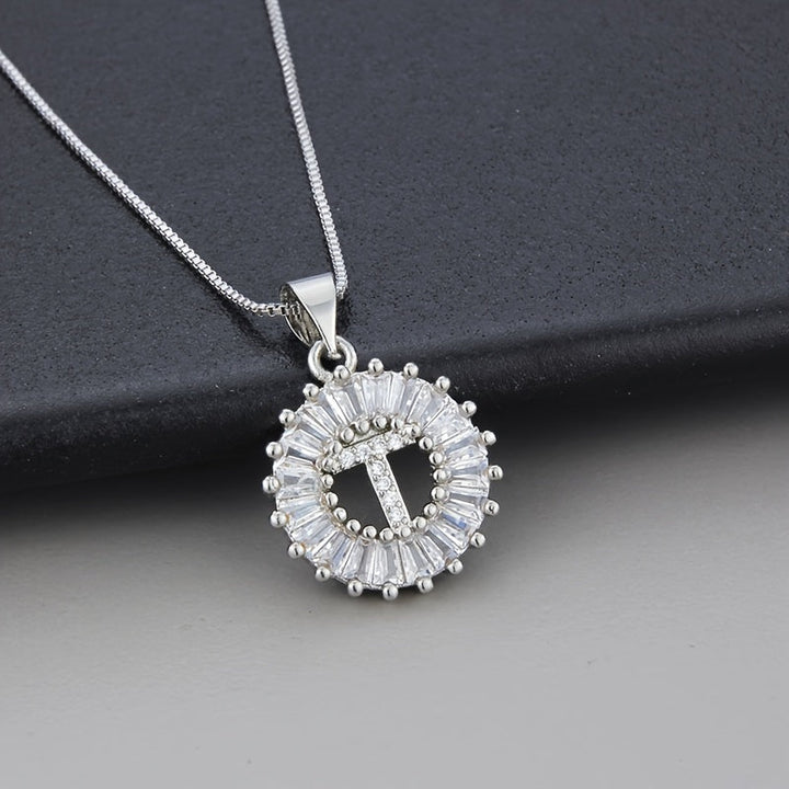 Collar Inicial con Circonitas Oro Blanco