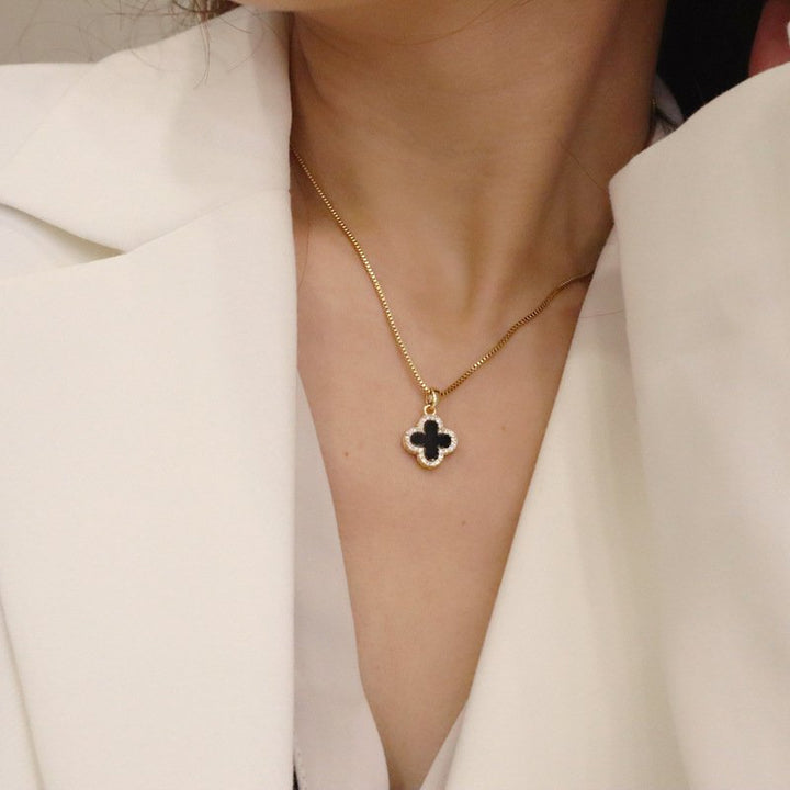 Collar de trébol de cuatro hojas