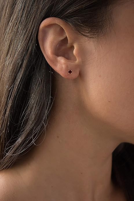 Pendientes stud redondos de rubí Oro