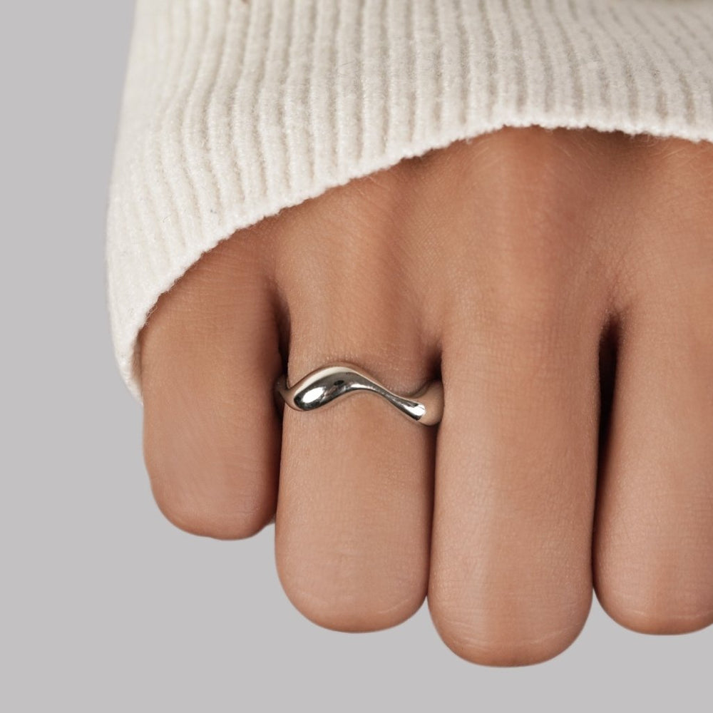 Anillo Minimalista Olas