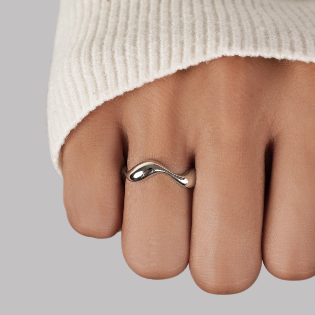 Anillo Minimalista Olas