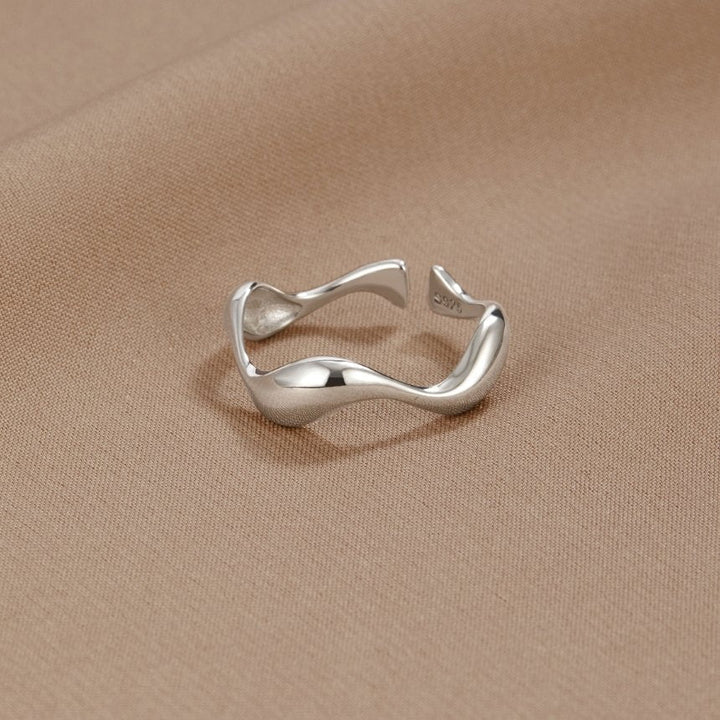 Anillo Minimalista Olas