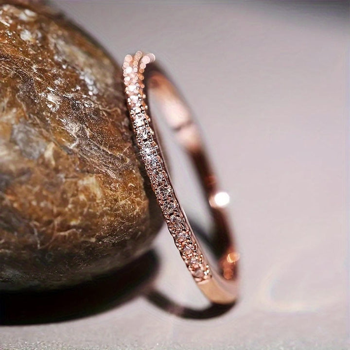 Anillo Minimalista con Circonitas Elyse