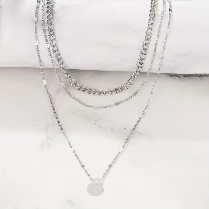 Collar Elegante Multicapa con Dije Redondo