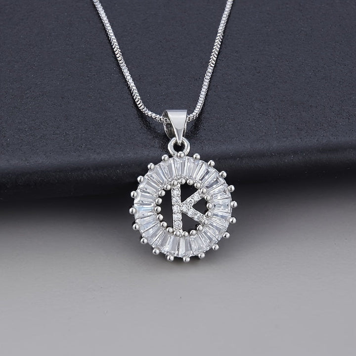 Collar Inicial con Circonitas Oro Blanco