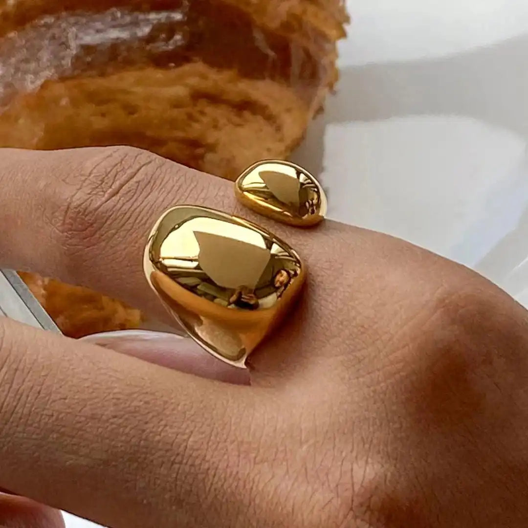 Anillo Onda Dorada Minimalista