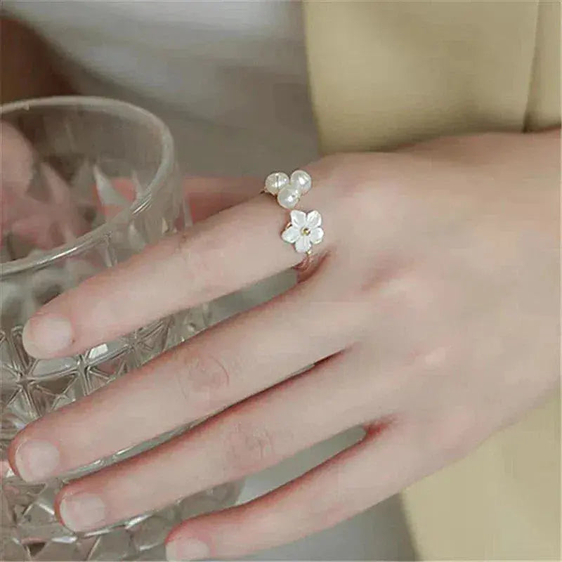 Anillo Flor y Perlas Ajustable