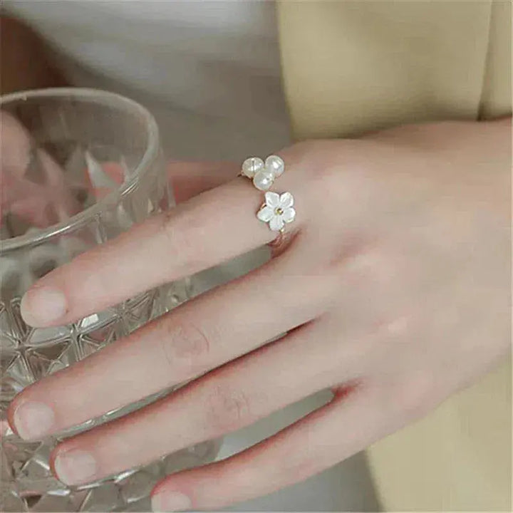 Anillo Flor y Perlas Ajustable