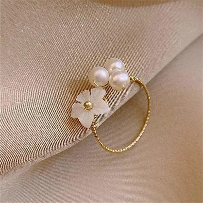 Anillo Flor y Perlas Ajustable