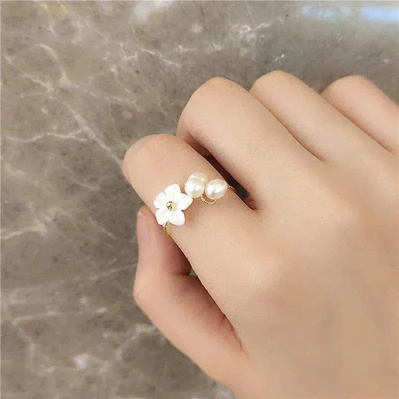 Anillo Flor y Perlas Ajustable