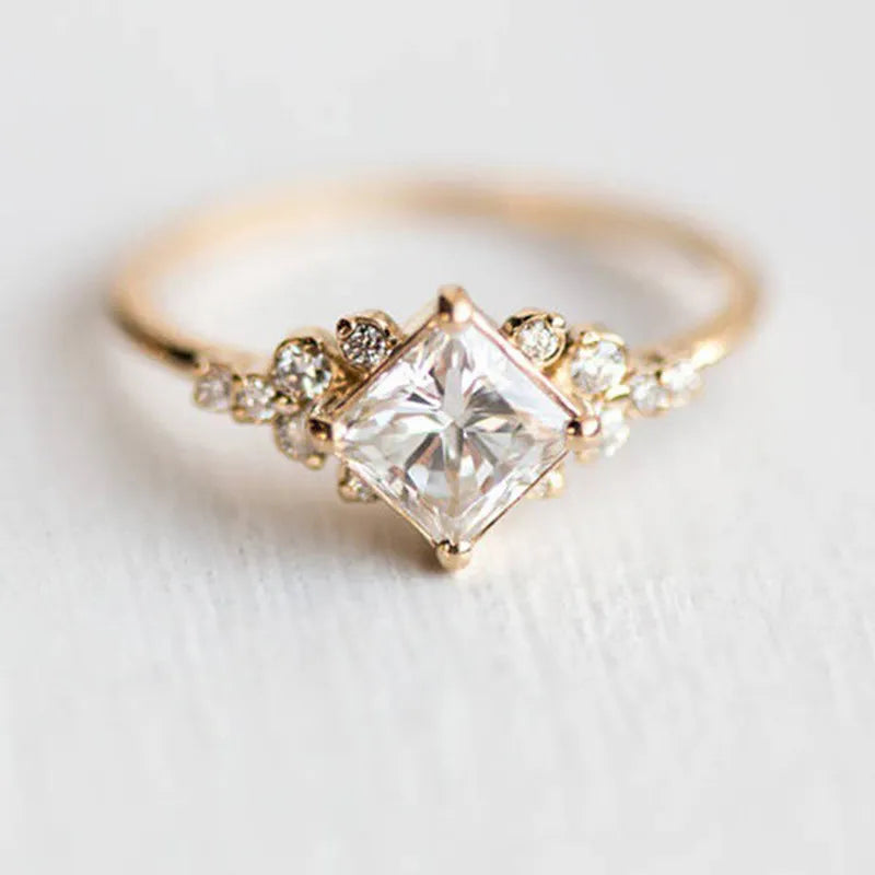 Anillo Elegante Reina