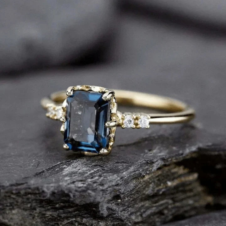 Anillo Cristal Azul y Dorado