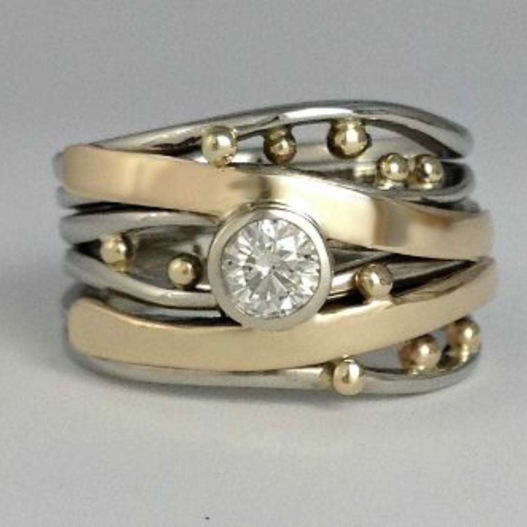 Anillo Vintage con Incrustación Dorada