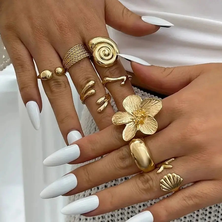 Anillo Vintage con Flor y Pétalo