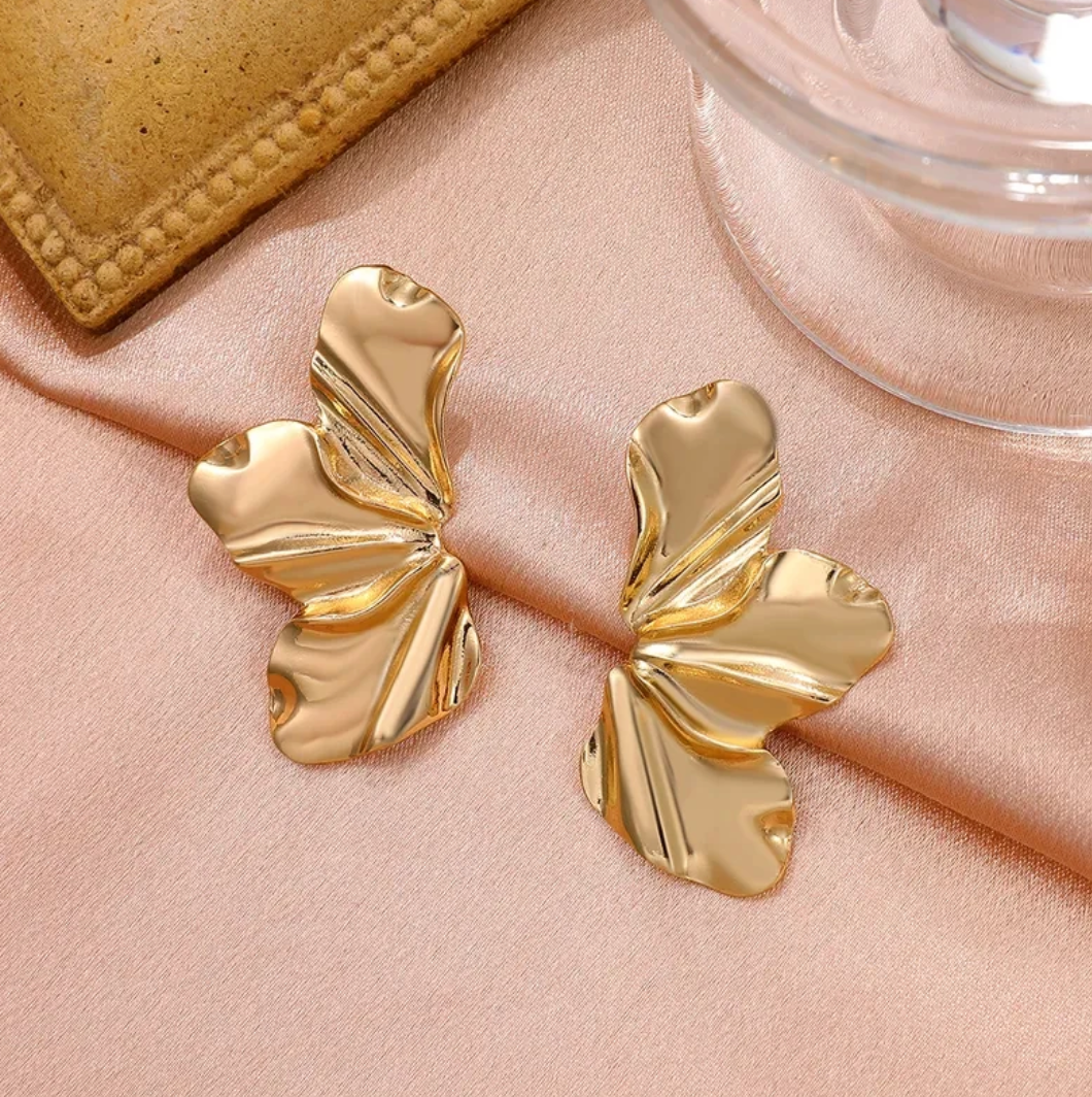 Pendientes en forma de media flor