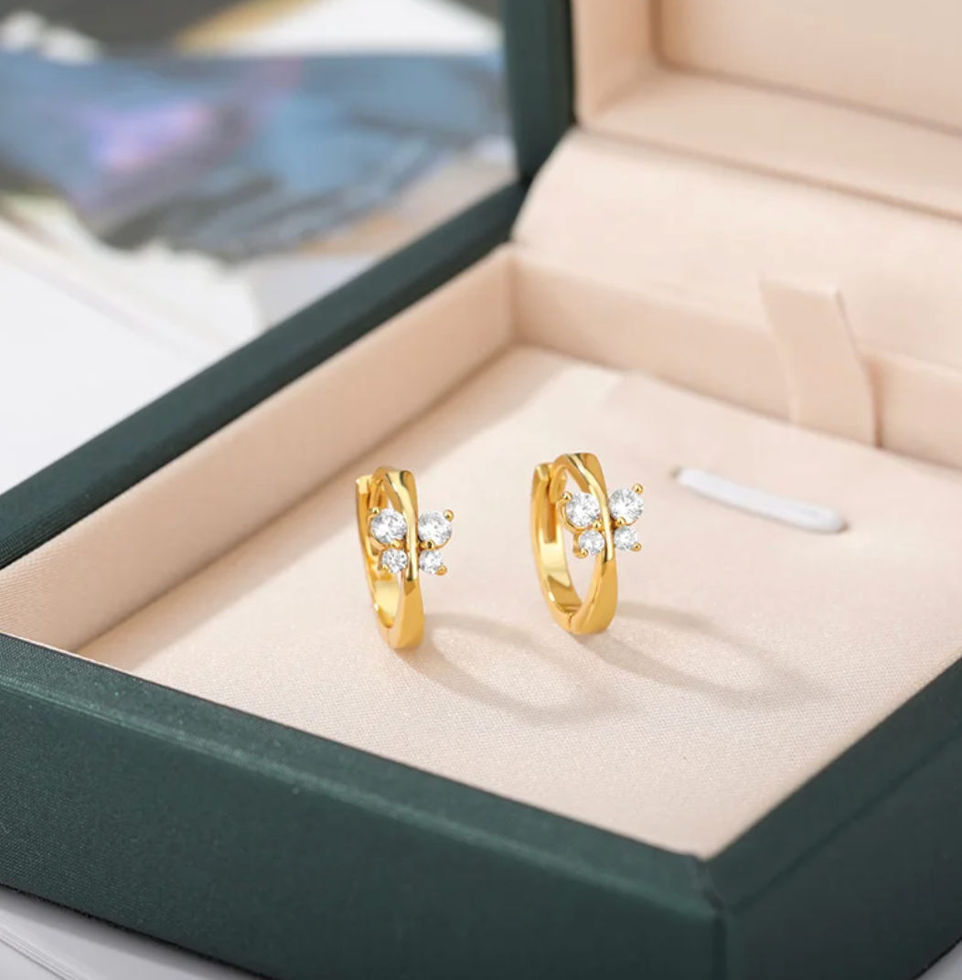 Pendientes de Oro con pequeño mariposa
