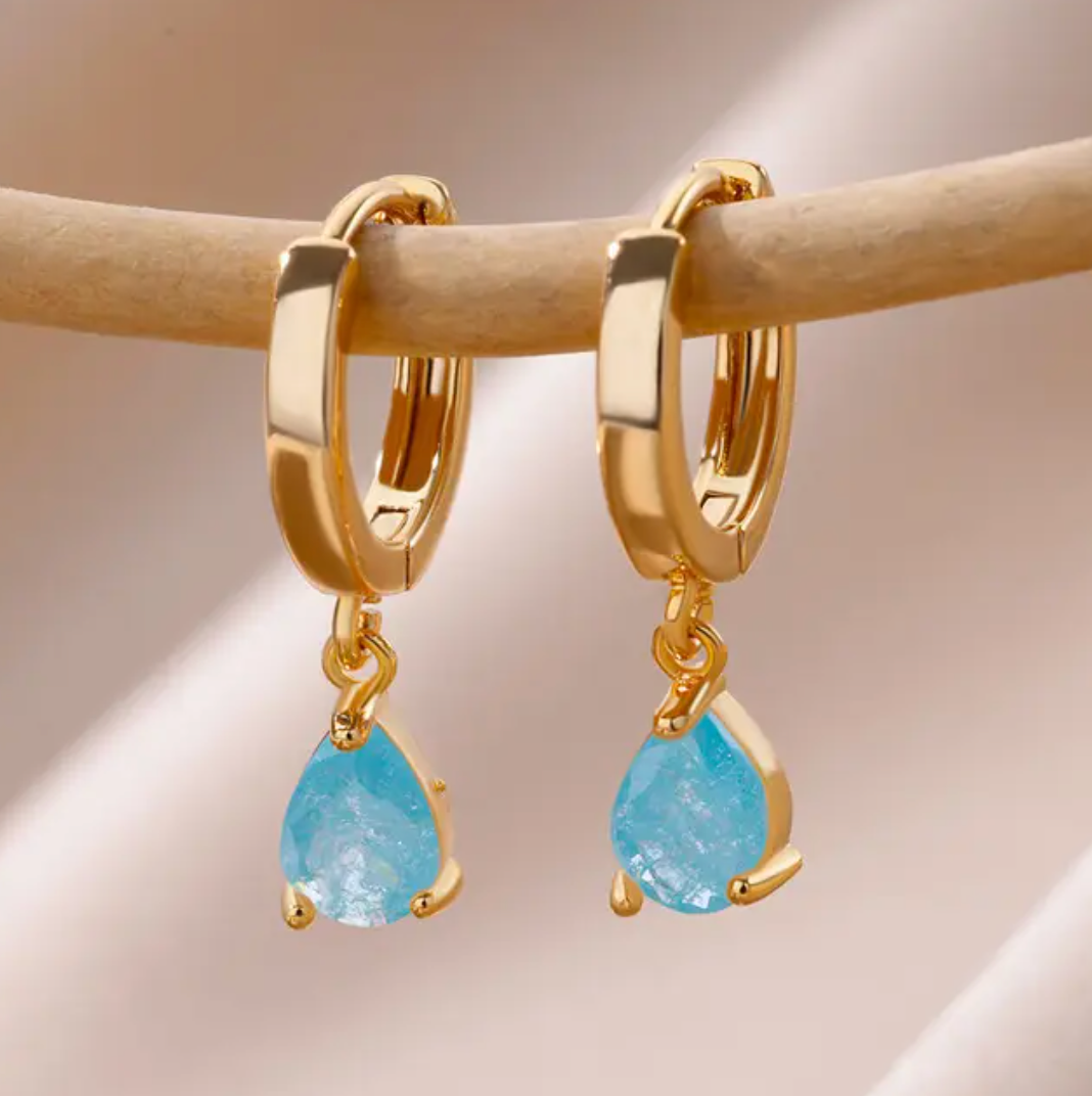 Pequeño anillo de Oro con colgante
