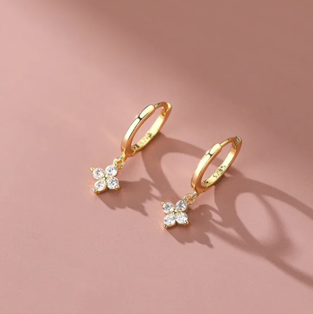 Pendientes muy pequeños de Oro