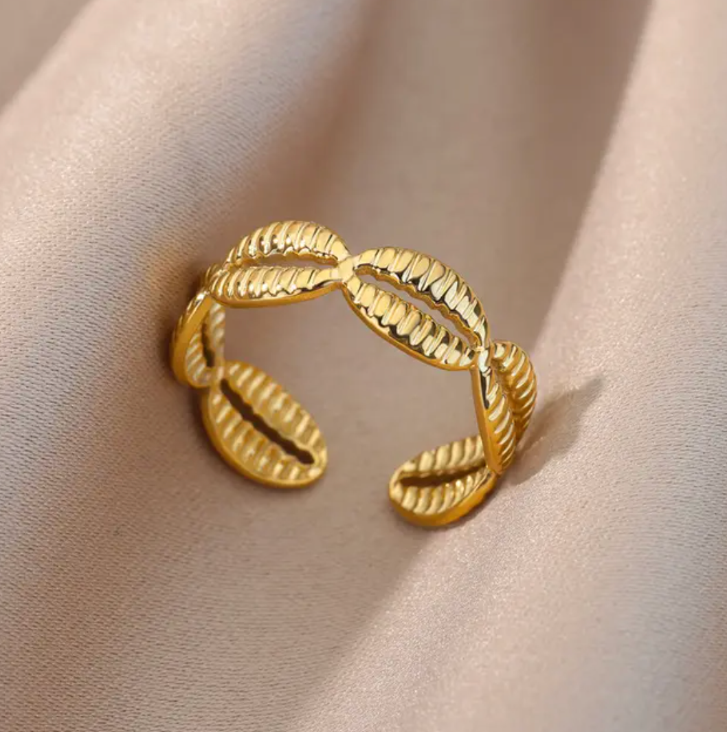Anillo de Oro con conchas