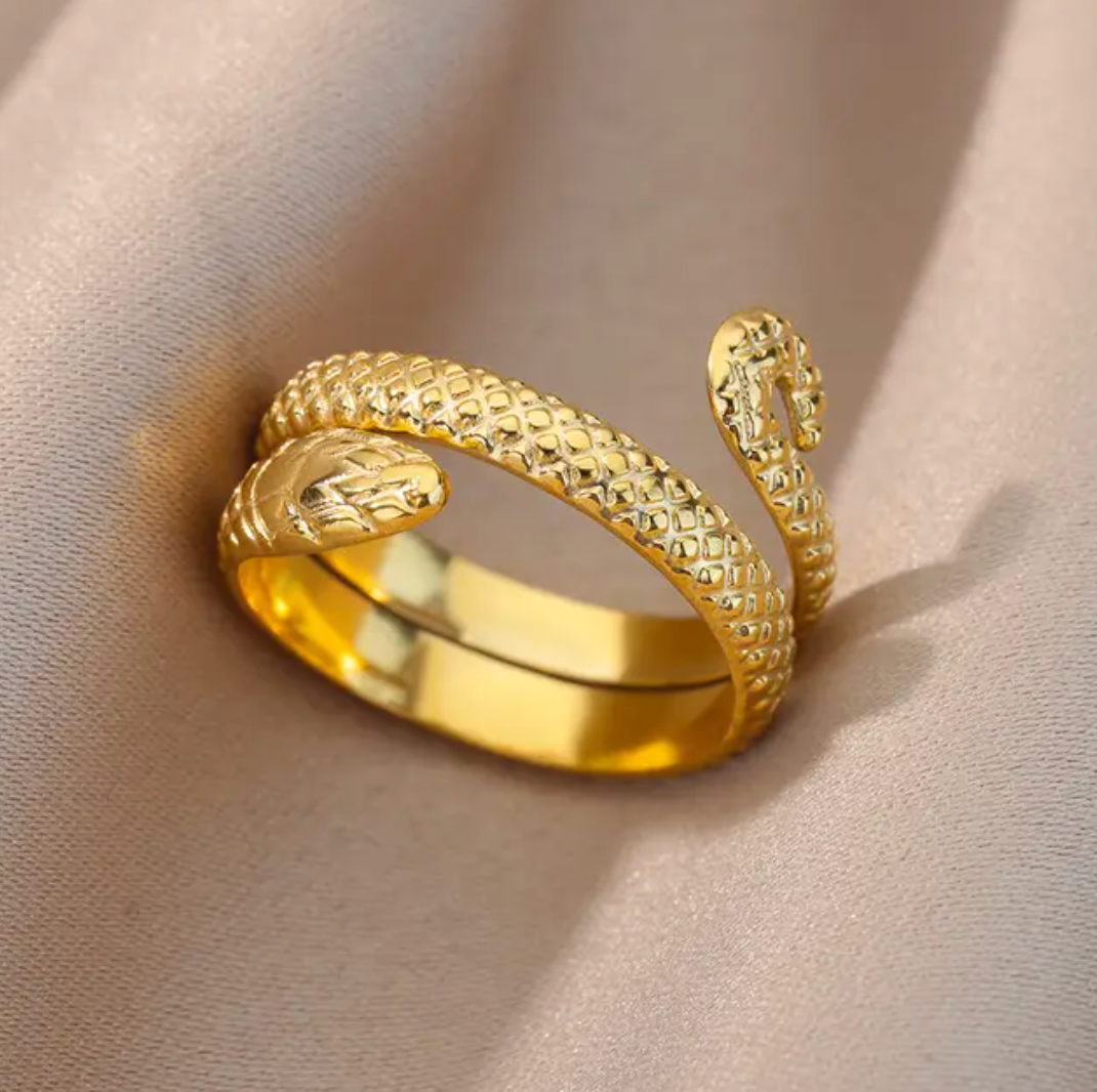 Anillo de serpiente de Oro