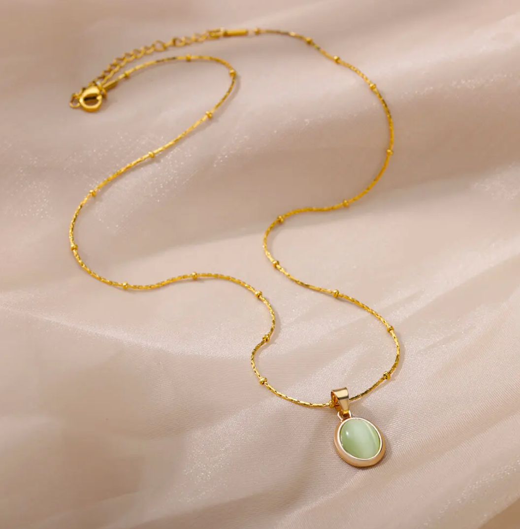 Collar de cuarzo verde de Oro