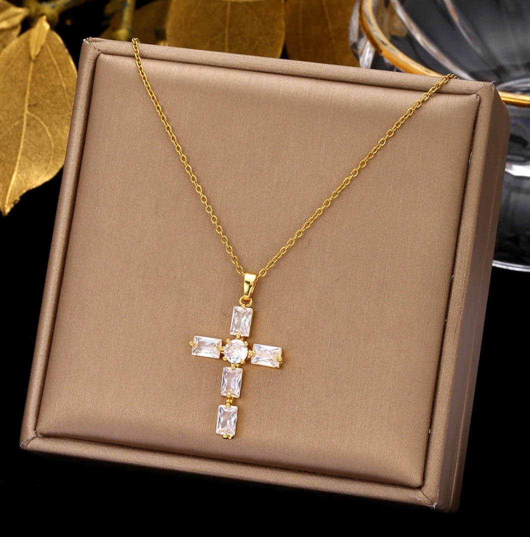 Collar de Oro con cruz