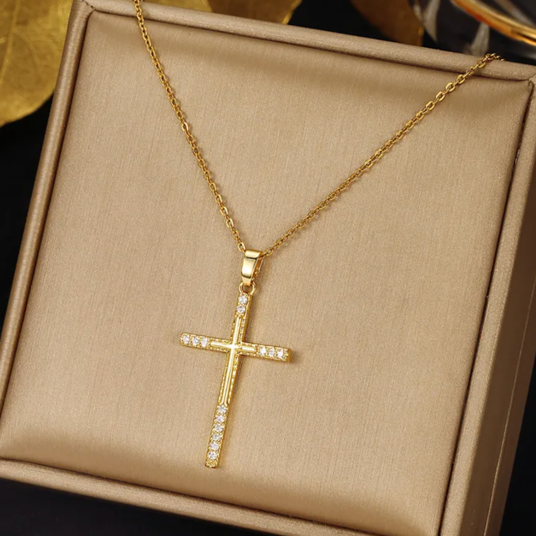 Collar de Oro con una cruz