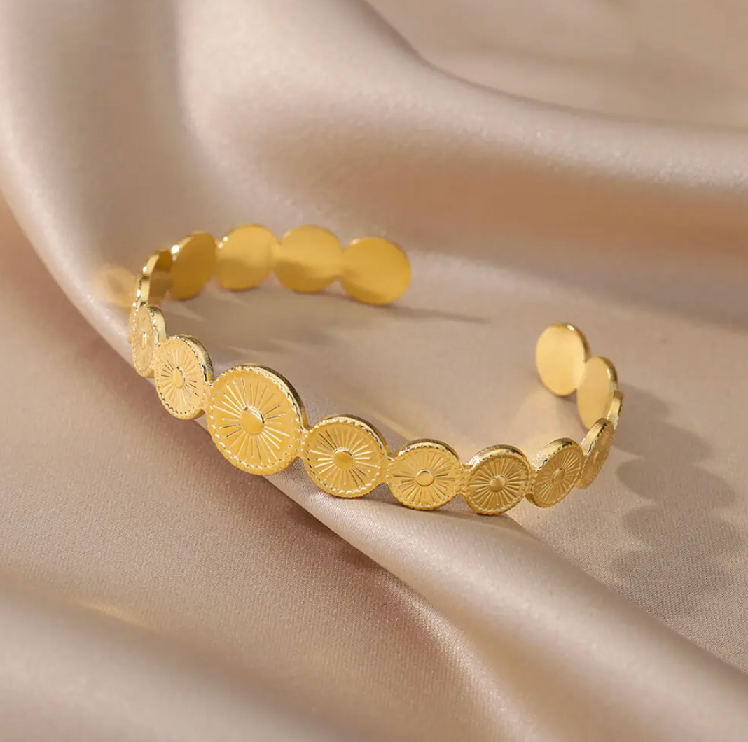 Collar de Oro con pequeños cuadrados