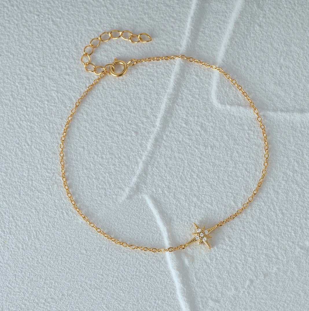 Pulsera fina de Oro con pequeña