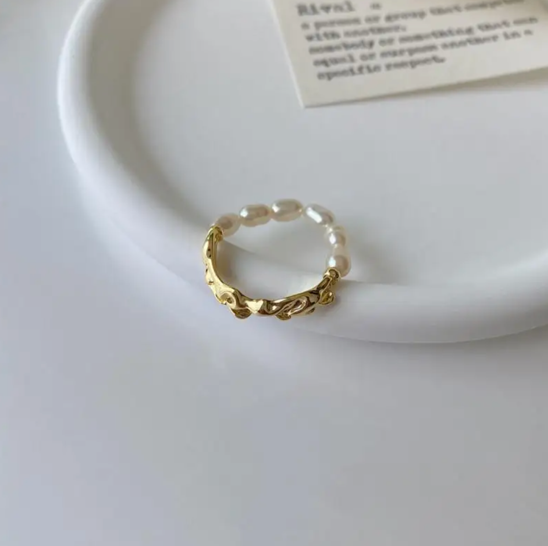 Anillo de Oro con perlas