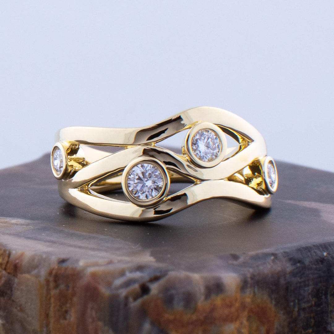 Anillo Clásico con Cristales