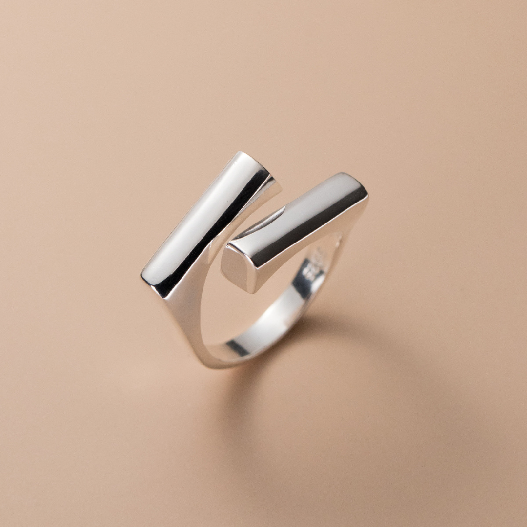 Anillo modernista sencillo de Plata