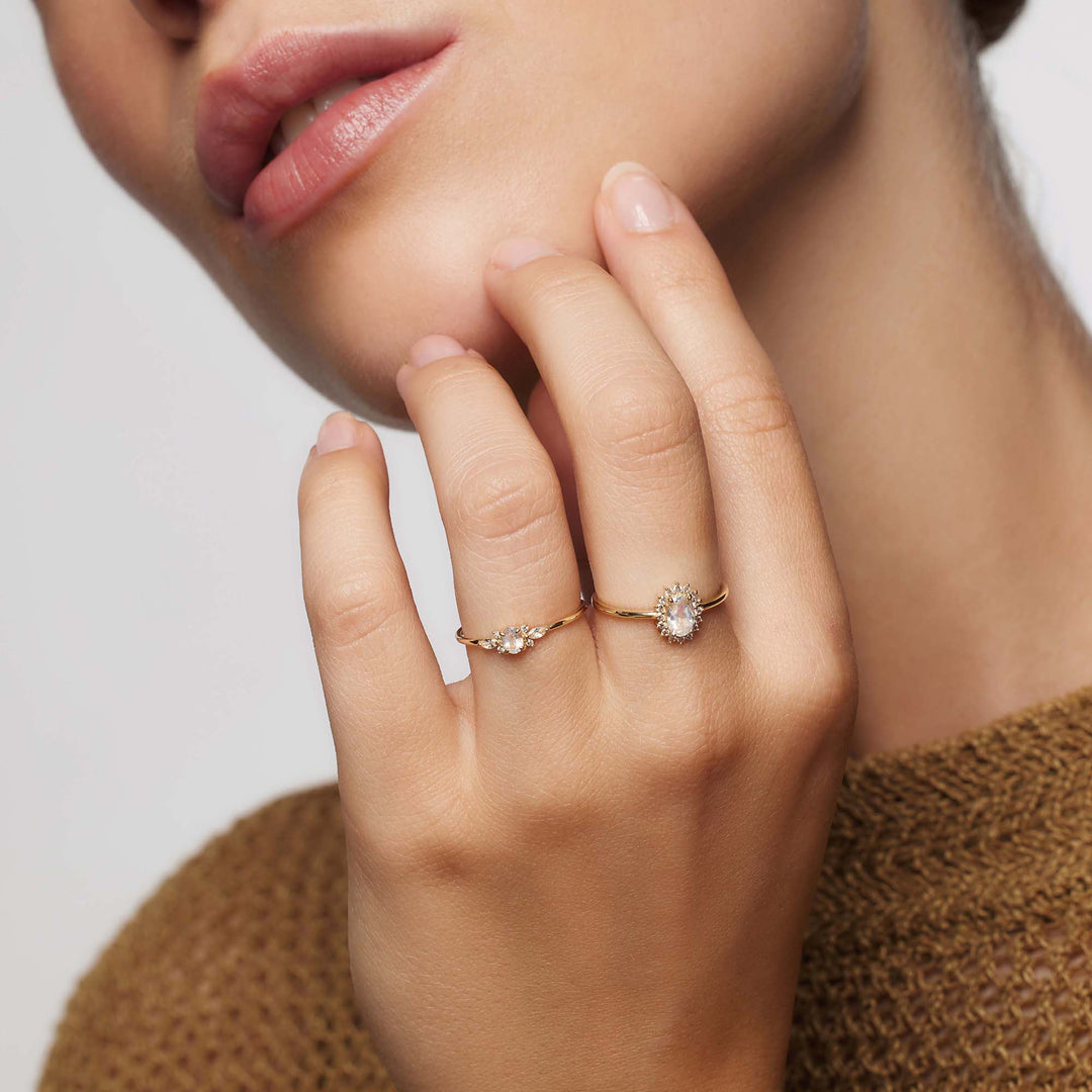 Anillo Delicado Piedra Blanca