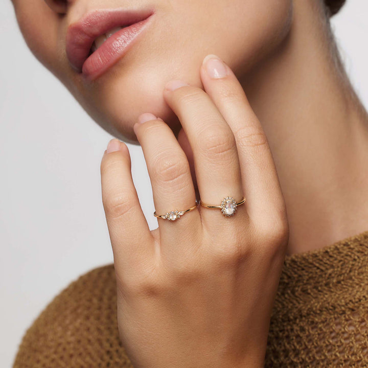 Anillo Delicado Piedra Blanca