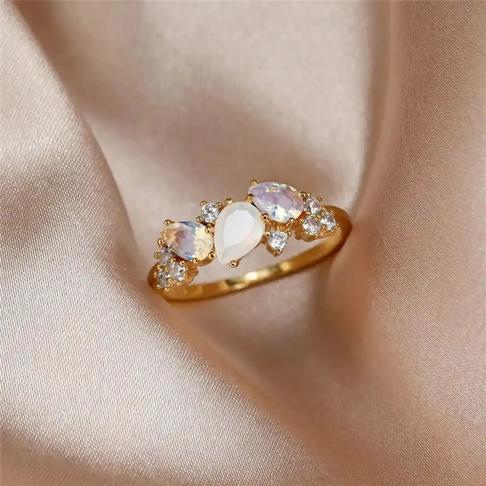 Anillo Vintage Dorado Piedra Luna