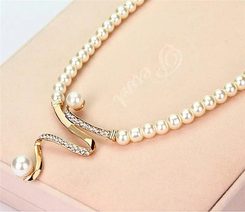 Conjunto Collar y Pendientes Perlas