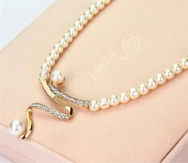 Conjunto Collar y Pendientes Perlas
