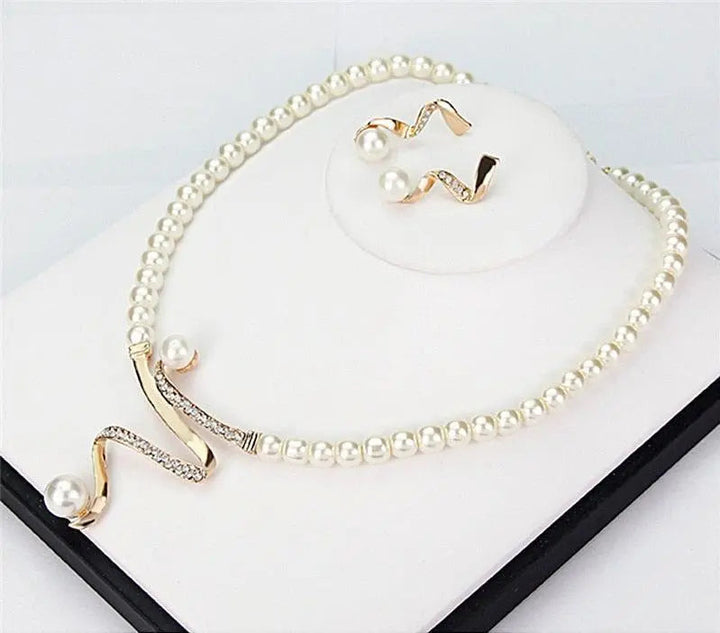 Conjunto Collar y Pendientes Perlas