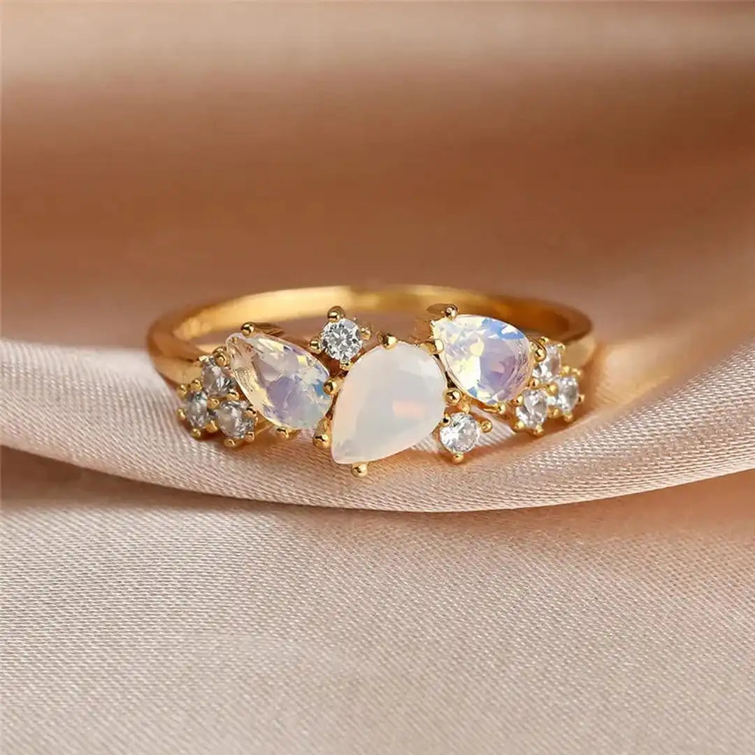 Anillo Vintage Dorado Piedra Luna