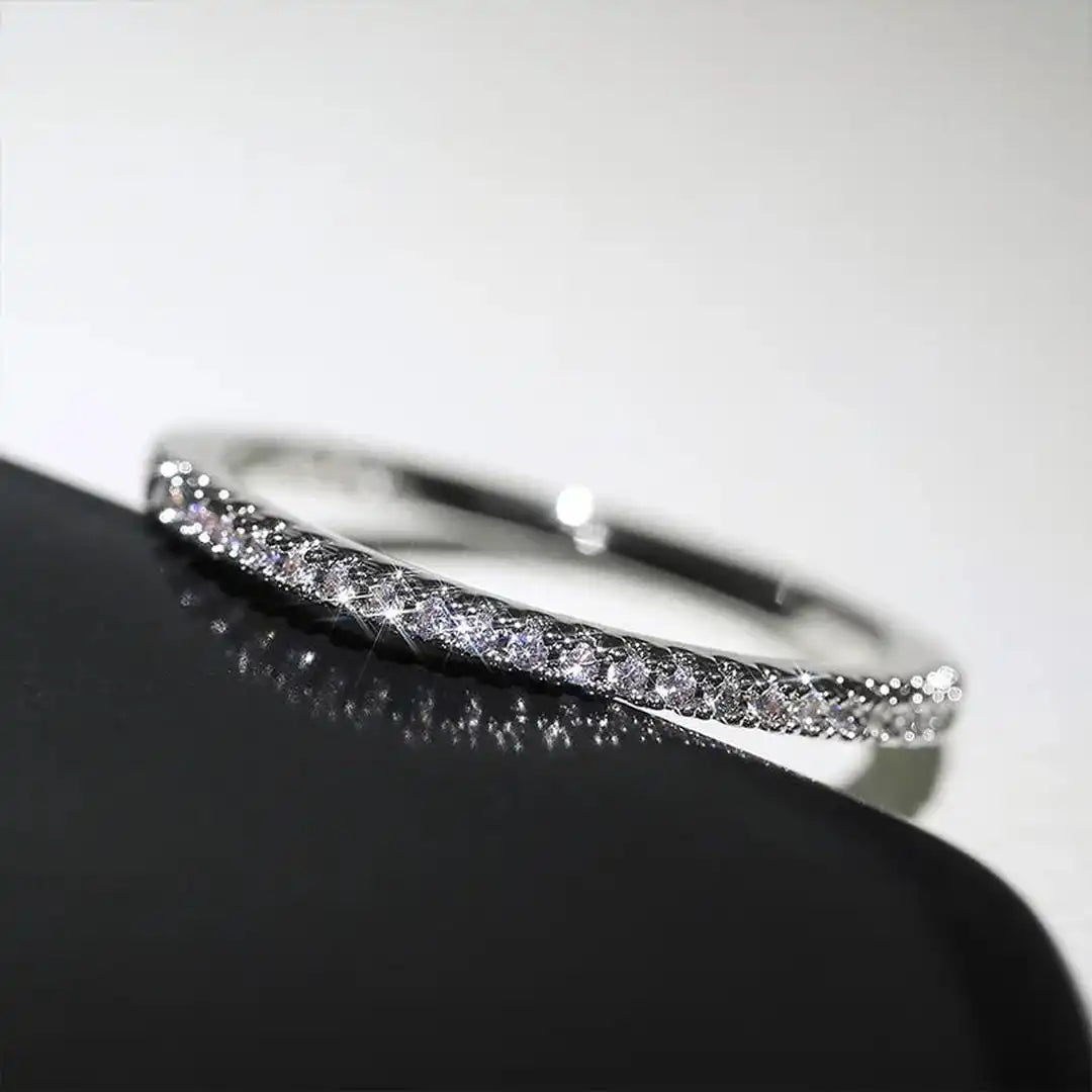 Anillo Minimalista con Circonitas Elyse