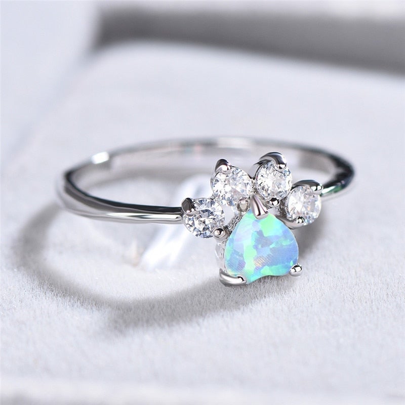 Anillo de ópalo y circonita